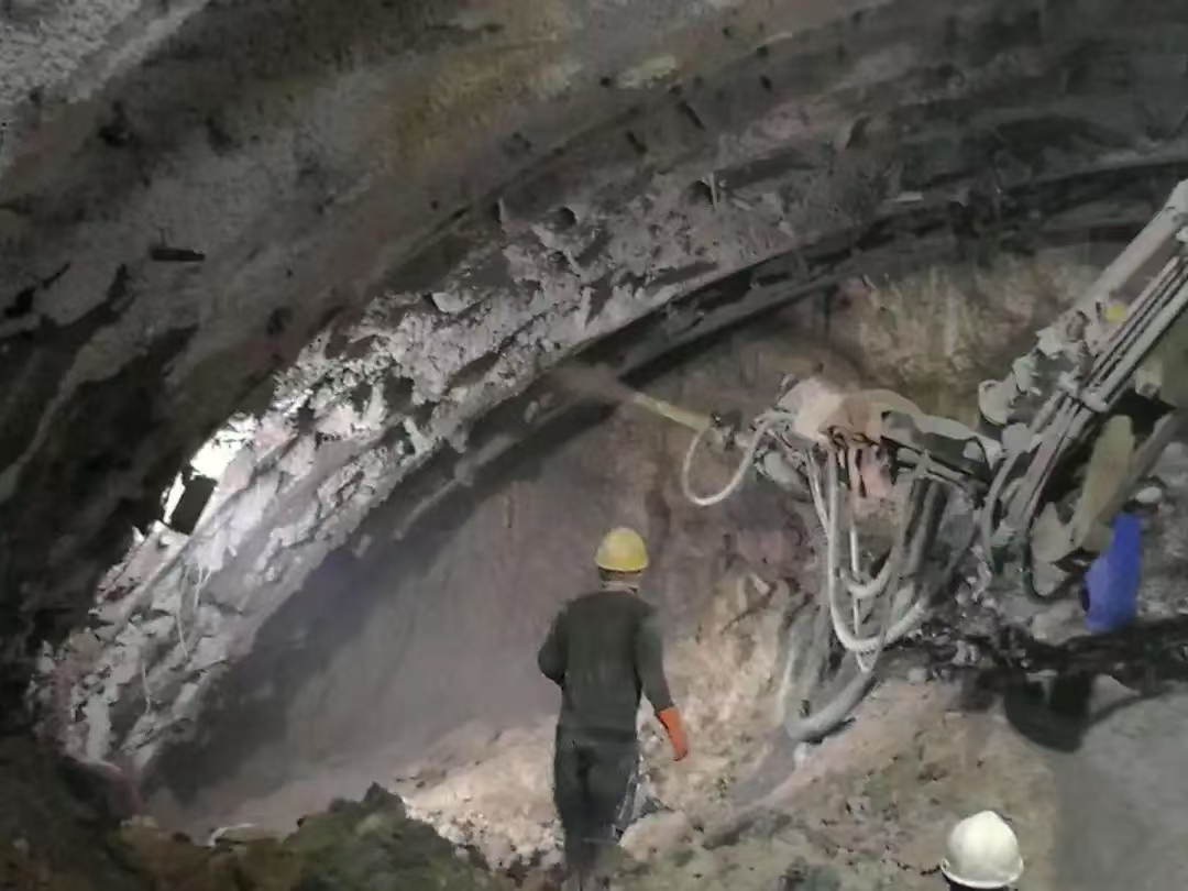 翠峦隧道喷射混凝土如何有效控制回弹量   
